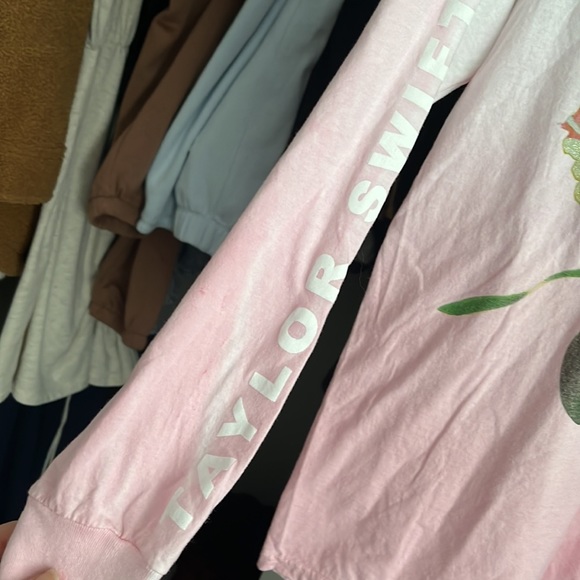 Taylor Swift Rare Pink Glitter Rose Uncropped Top, NWOT - Picture 4 of 7
